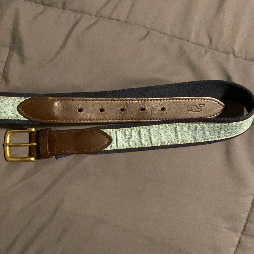 Vineyard vines belt